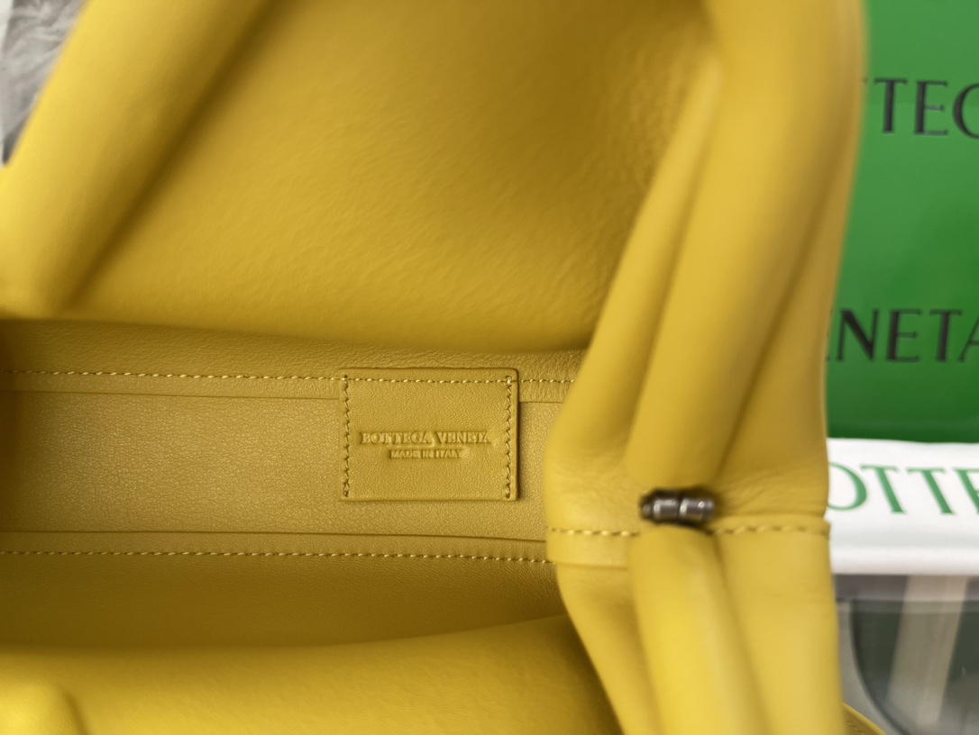 Bottega Veneta Poin Màu Vàng 