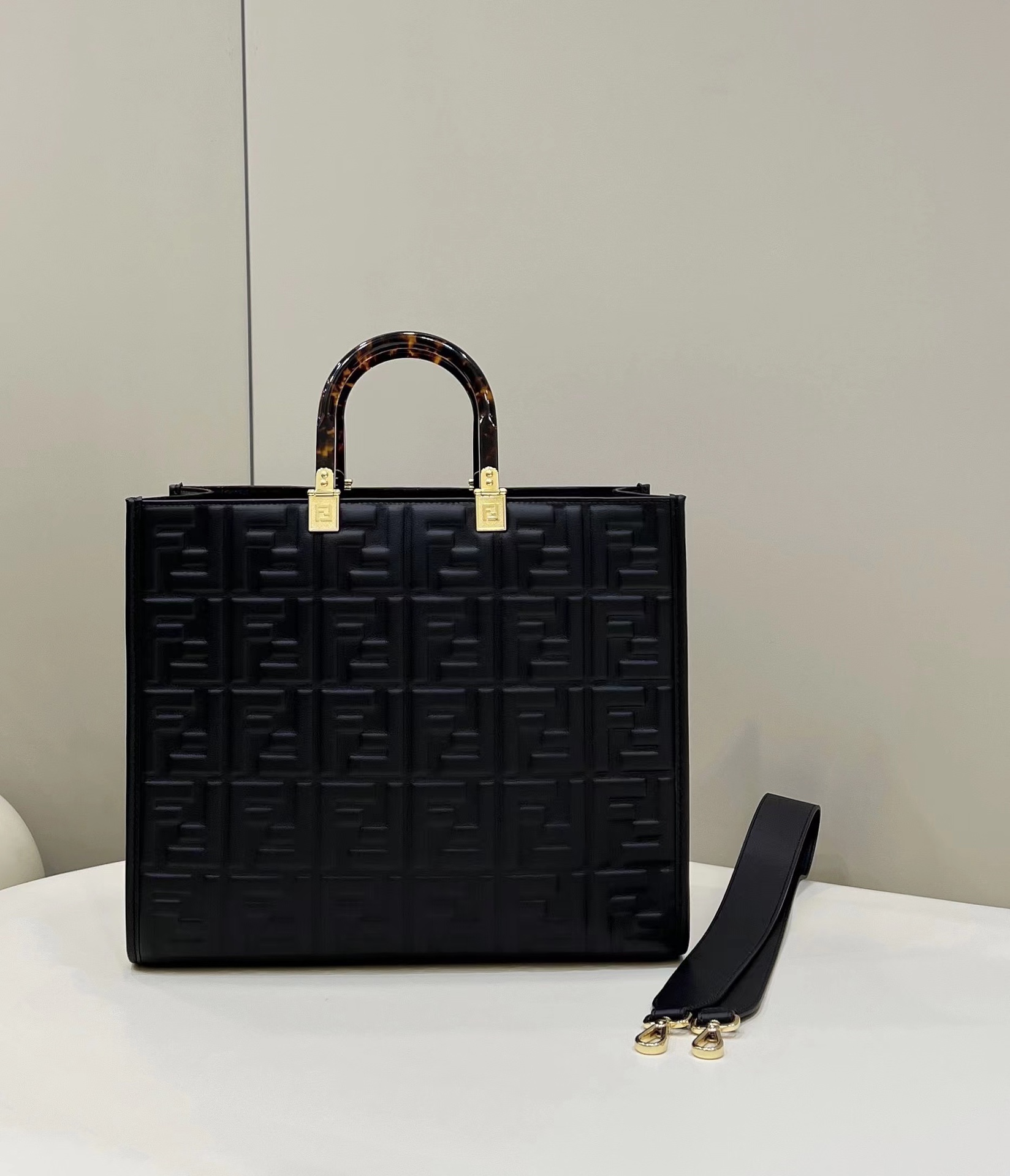 TÚI TOTE FENDI 8597