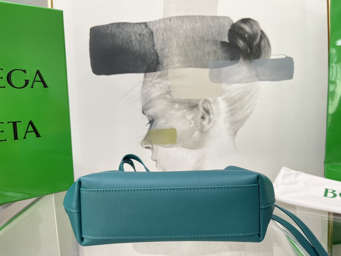 Bottega Veneta Poin Màu Xanh Dương 