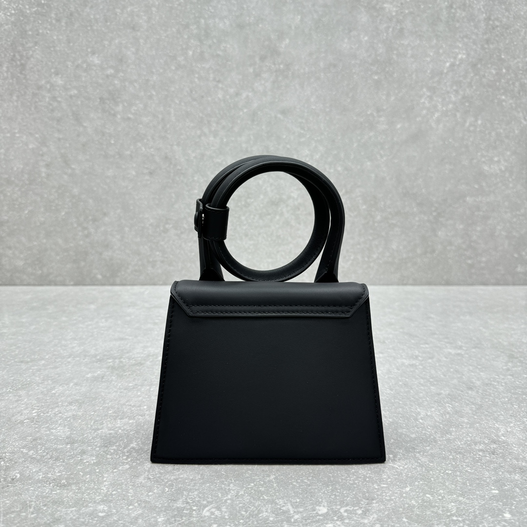 Túi Xách Jacquemus P98869 Màu Đen 