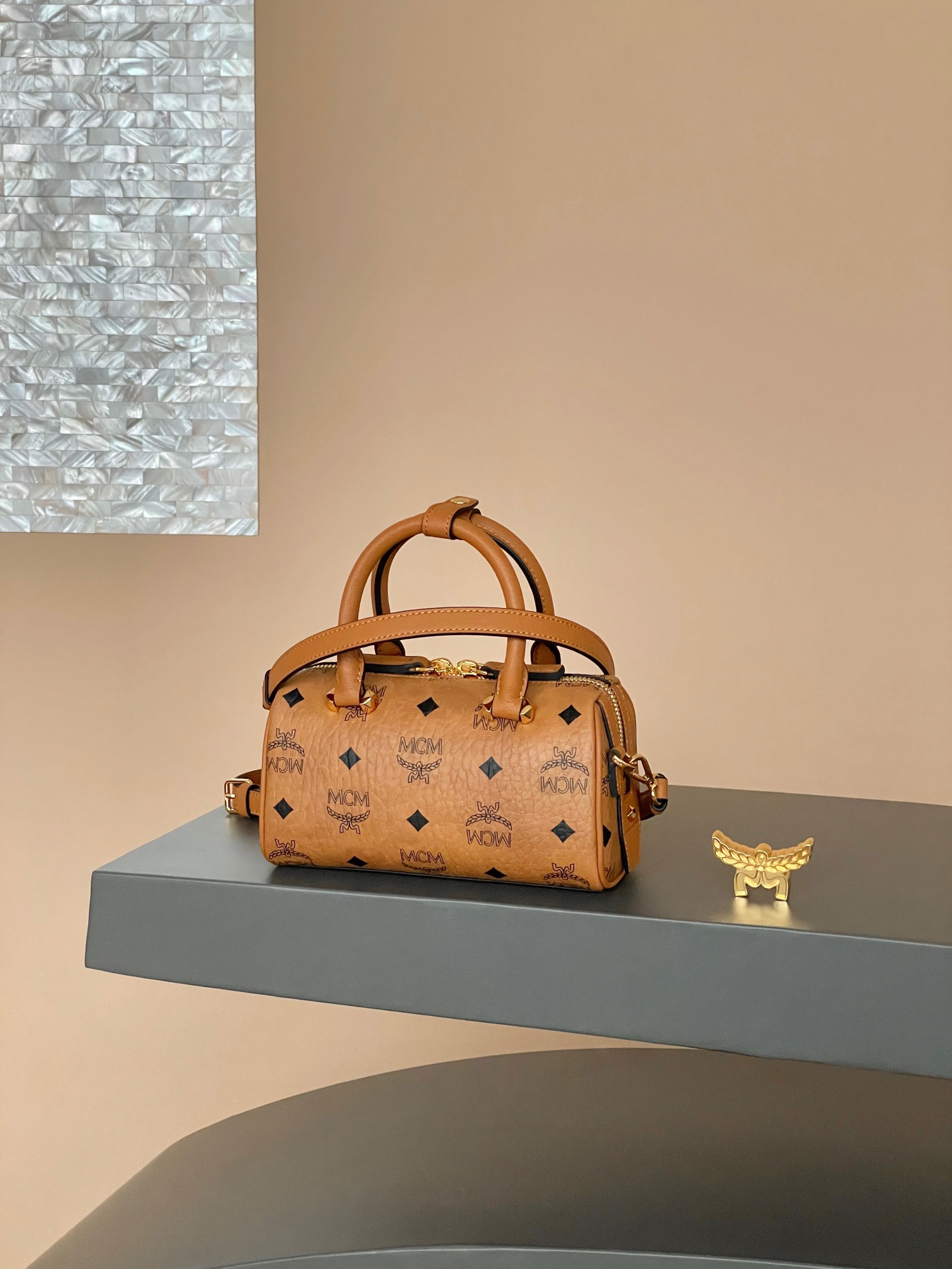MCM AREN ESSENTIAL 03CO001 (BROWN)