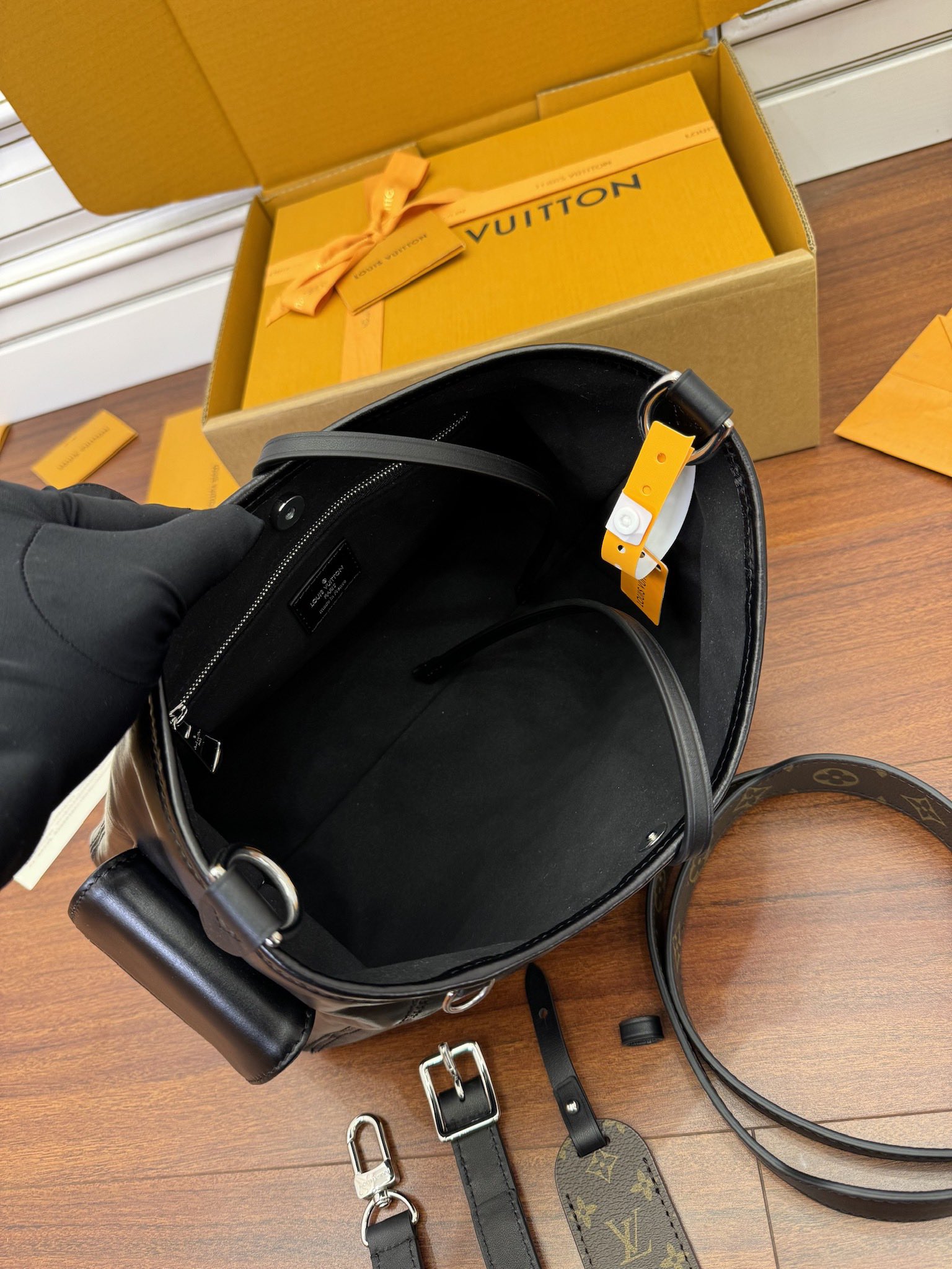 Túi Nữ Louis Vuitton CarryAll Cargo Vibe PM M24861