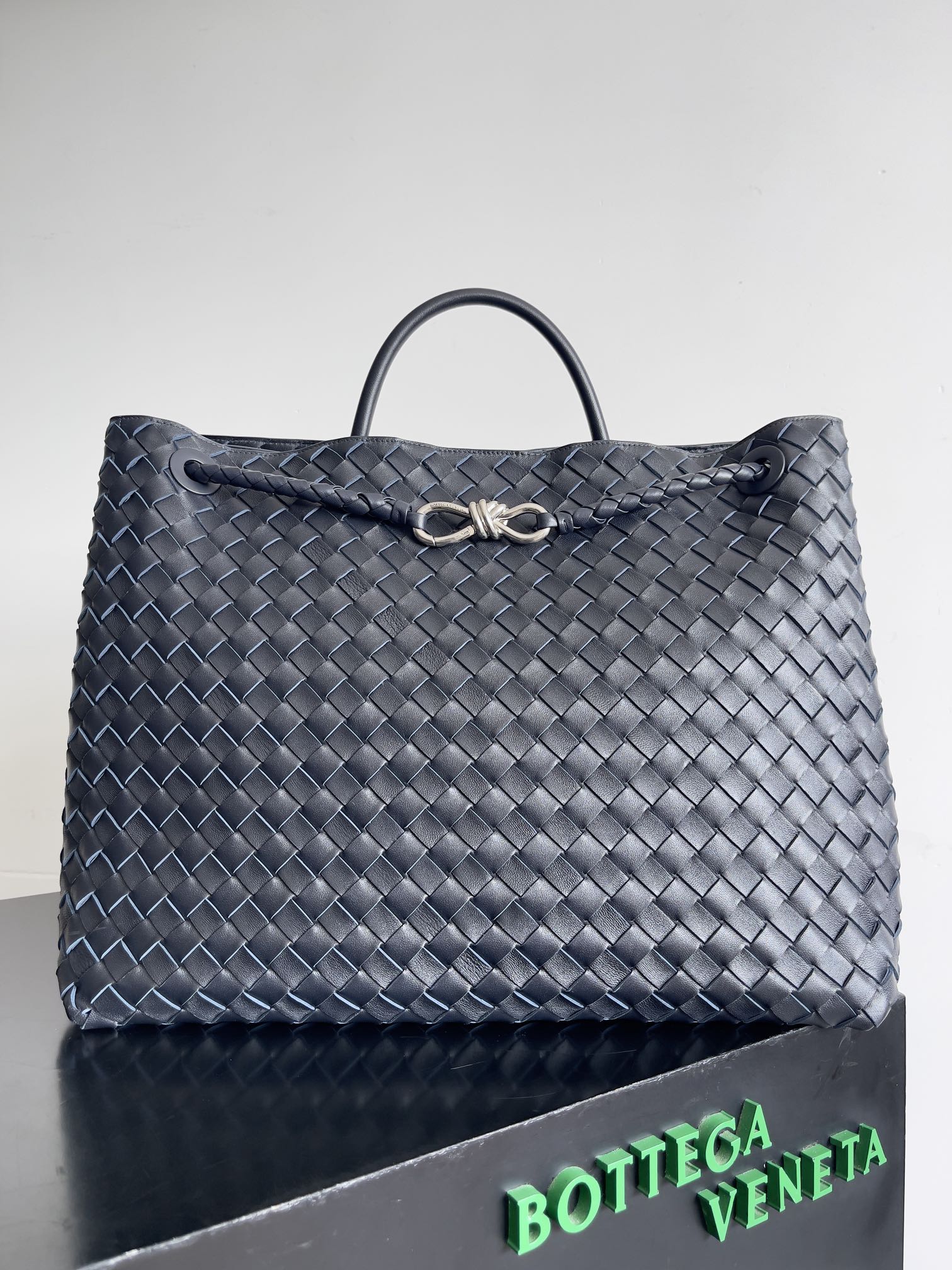 Túi xách nữ bottega veneta màu đen 743575