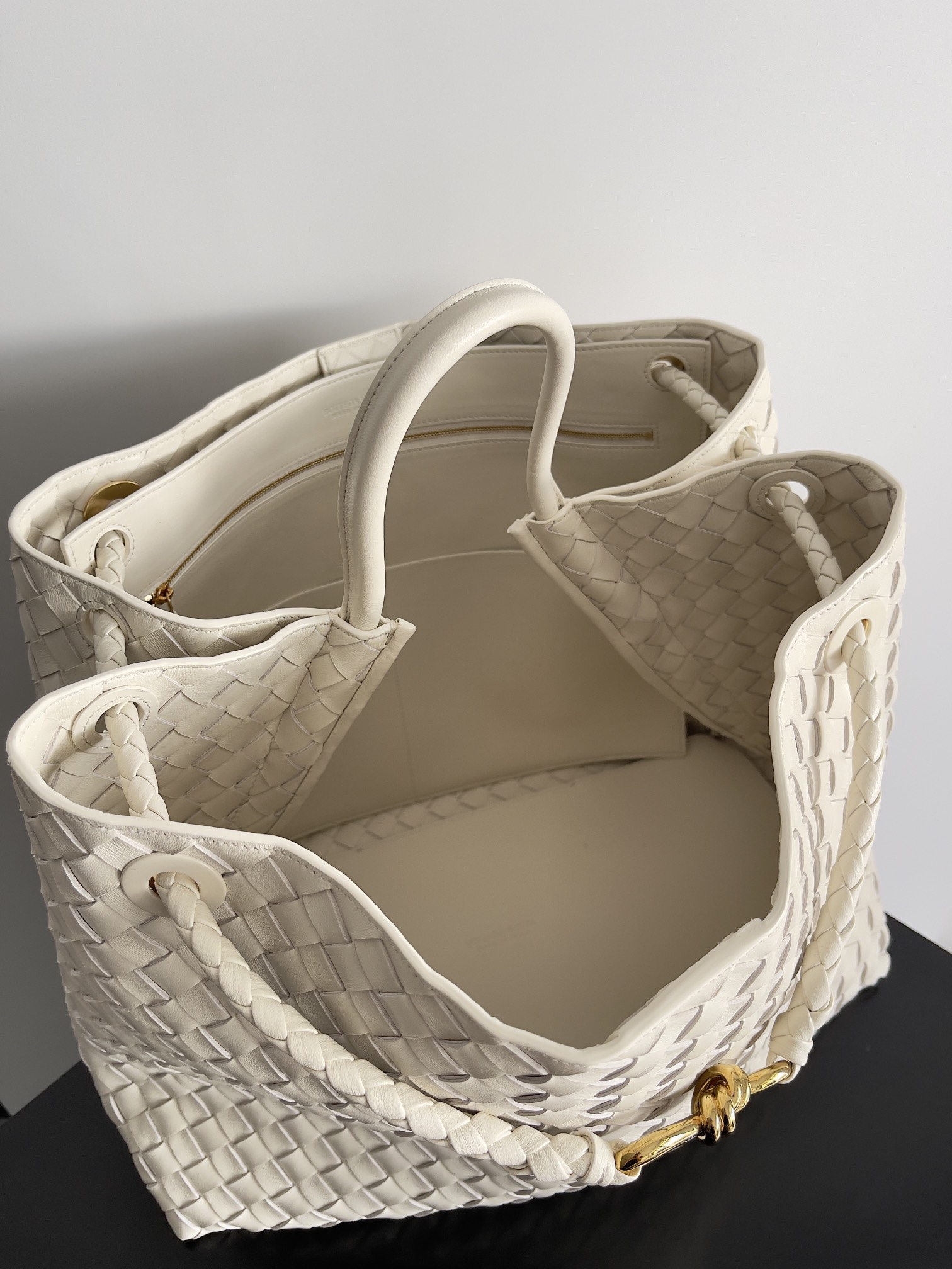 Túi xách nữ bottega veneta màu trắng 743575