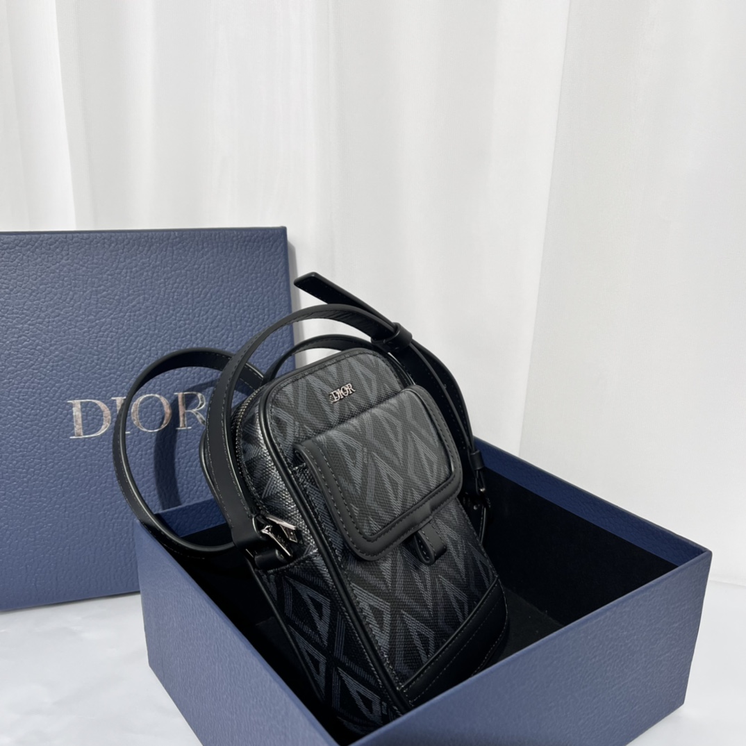 Túi Xách Nam Dior Hit the Road Màu Đen 9945