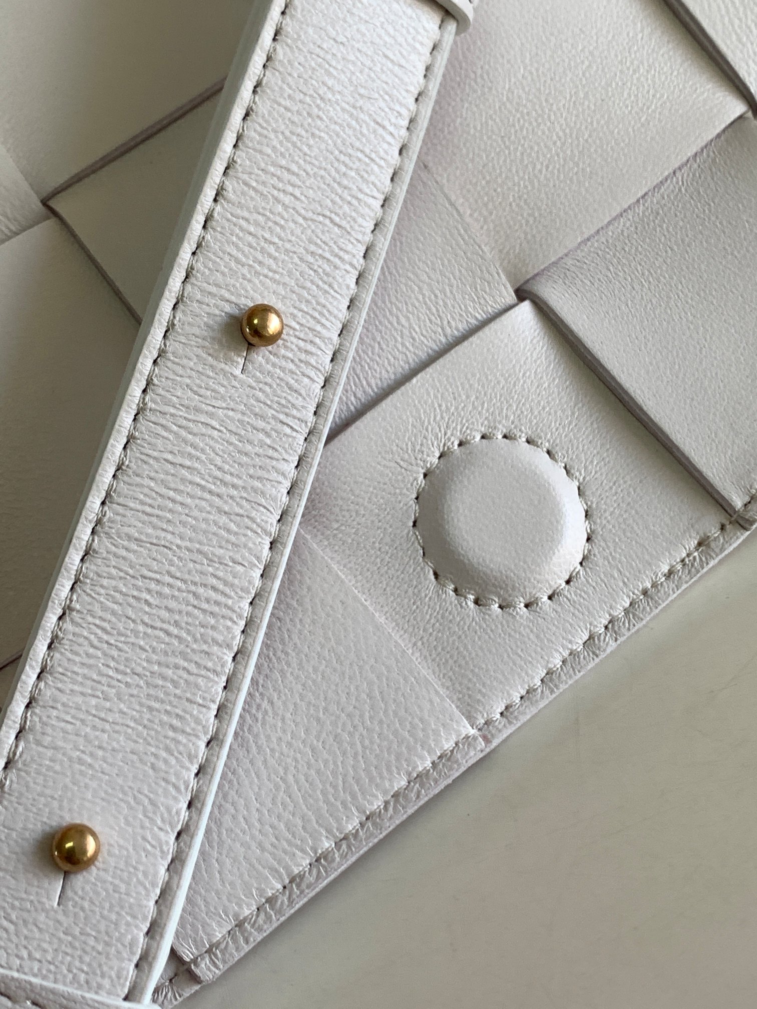 Bottega Veneta Cassette Màu Trắng