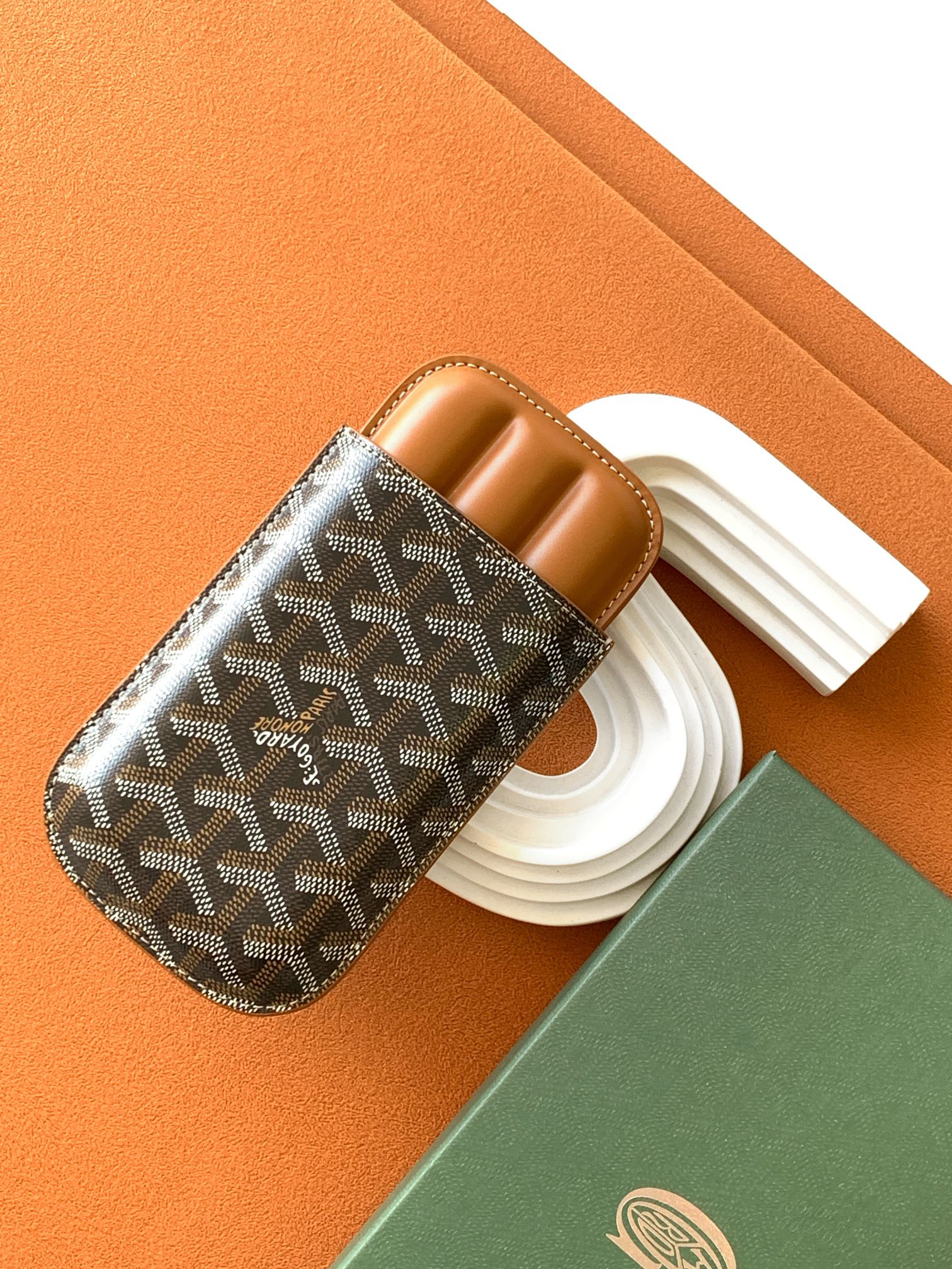 GOYARD CHURCHILL 8213 (brown)