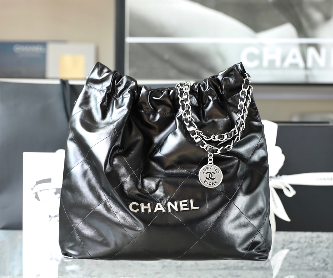 Túi xách Channel 22 Bag đen dây bạc 