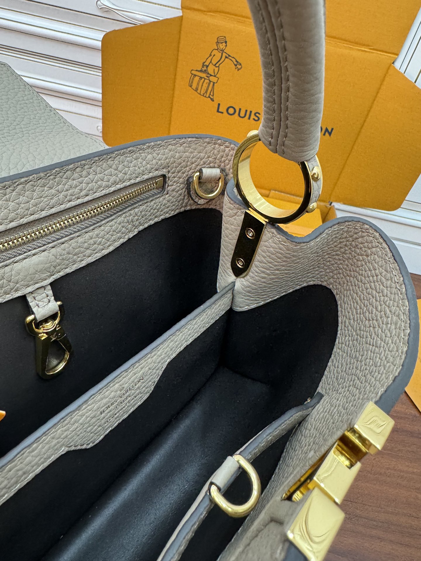 Túi xách Sac Capucines BB m94634