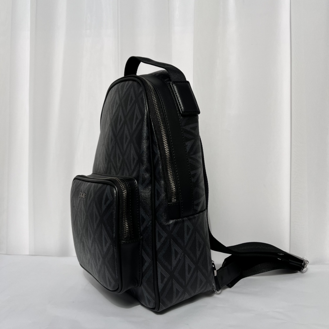 Túi Đeo Chéo Nam Dior Diamond Màu Đen 9927
