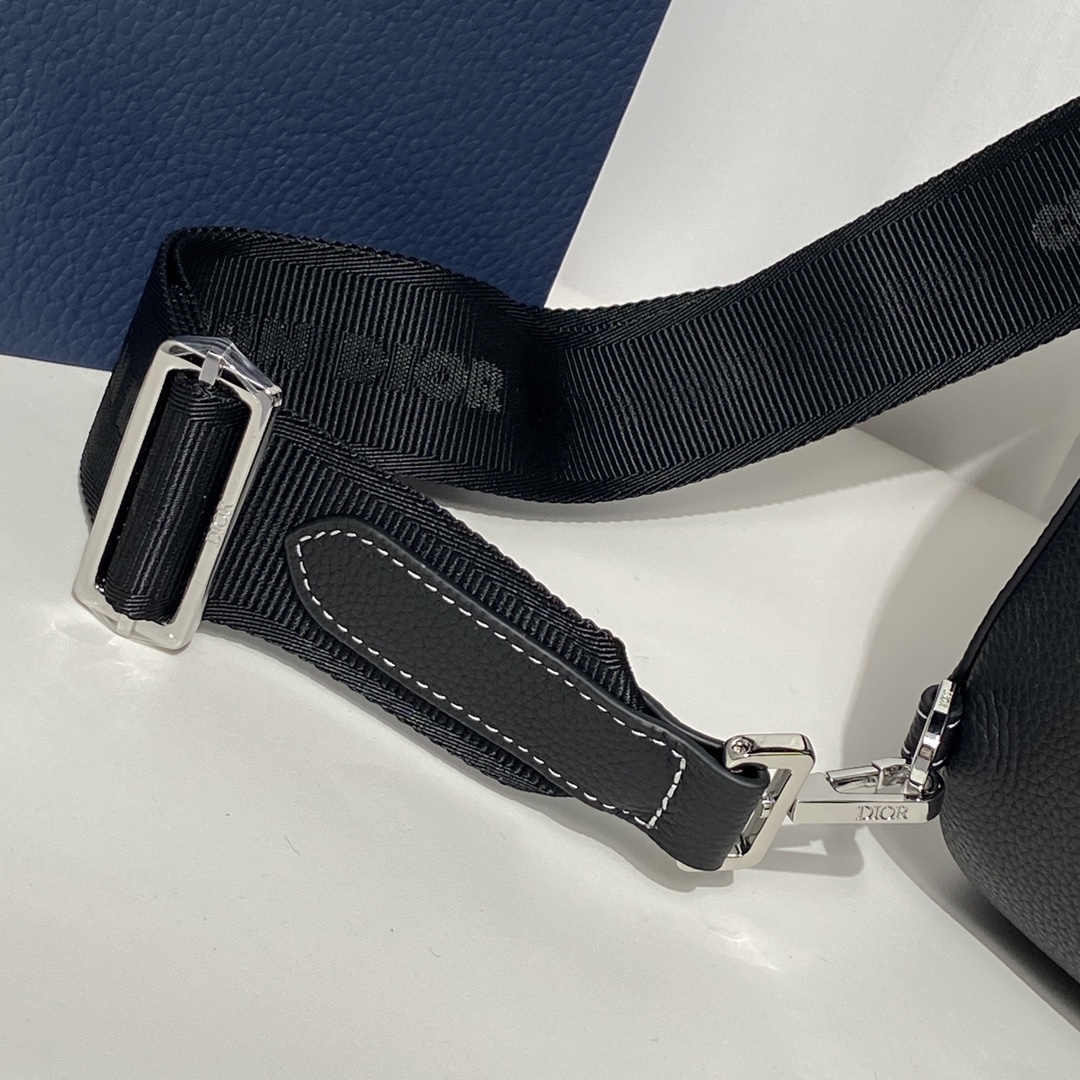 Túi đeo chéo Nam Dior Diamond Màu Đen 9225