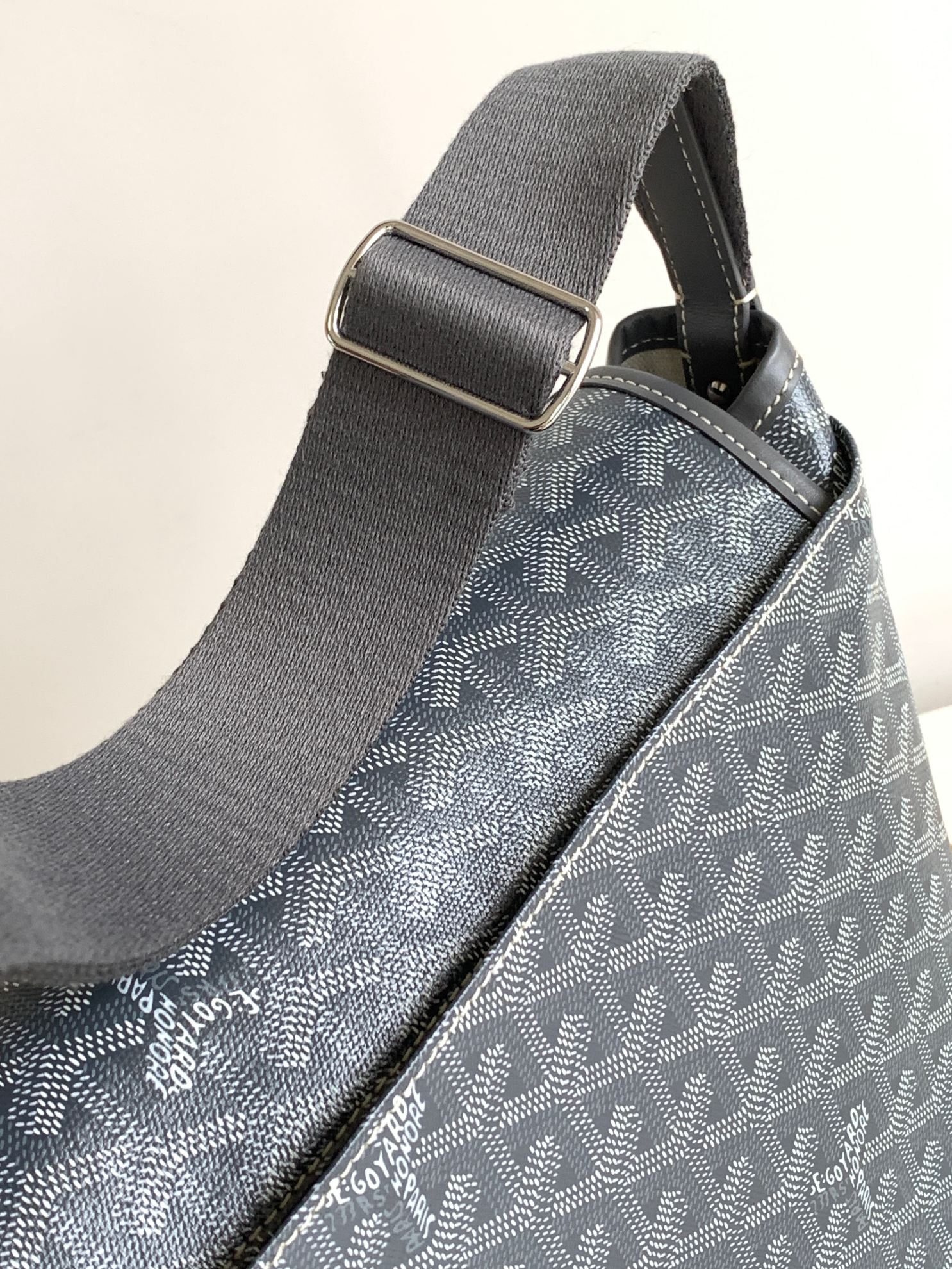 Túi xách Goyard 8130 màu xám 