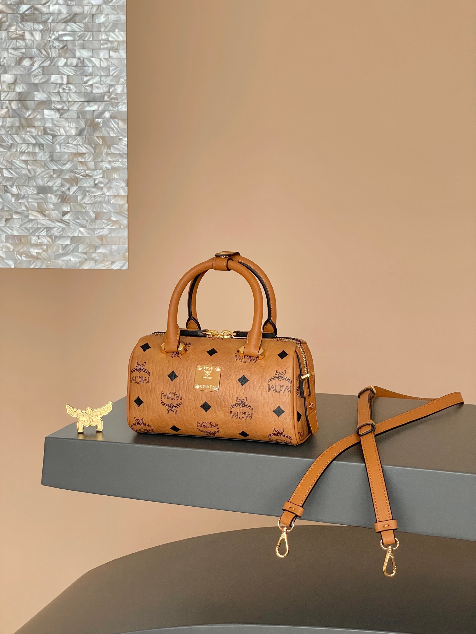 MCM AREN ESSENTIAL 03CO001 (BROWN)