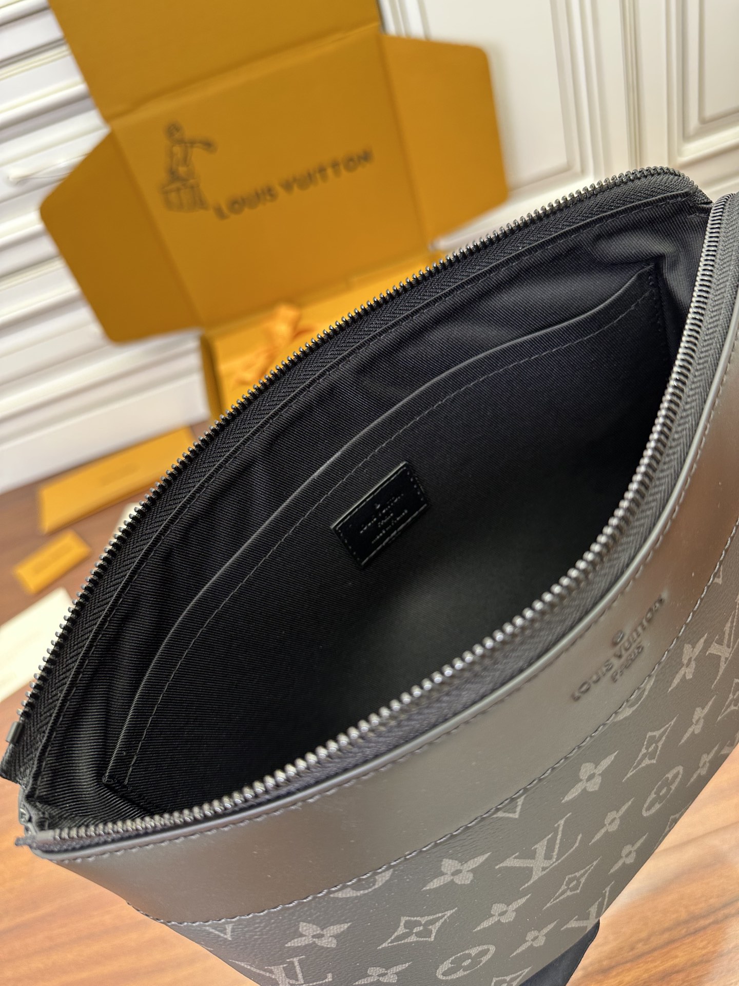 Túi NamPochette Voyage Souple m82543 Màu Đen 