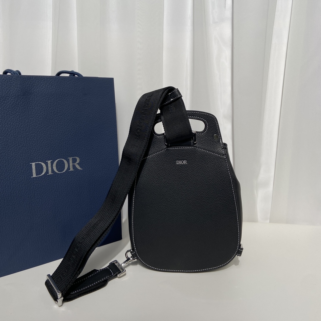 Túi đeo chéo Nam Dior Diamond Màu Đen 9225