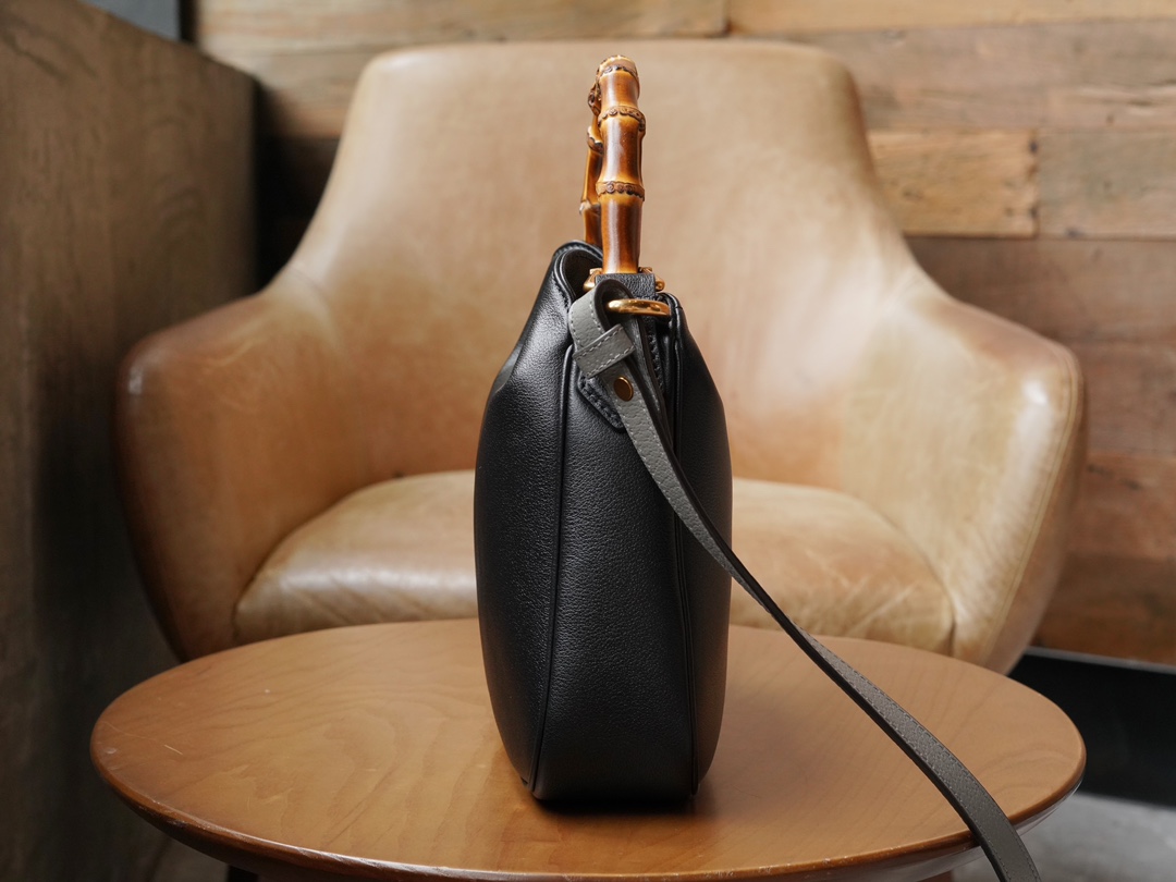 Sac à épaule Gucci Diana taille moyenne 746124 (Black)