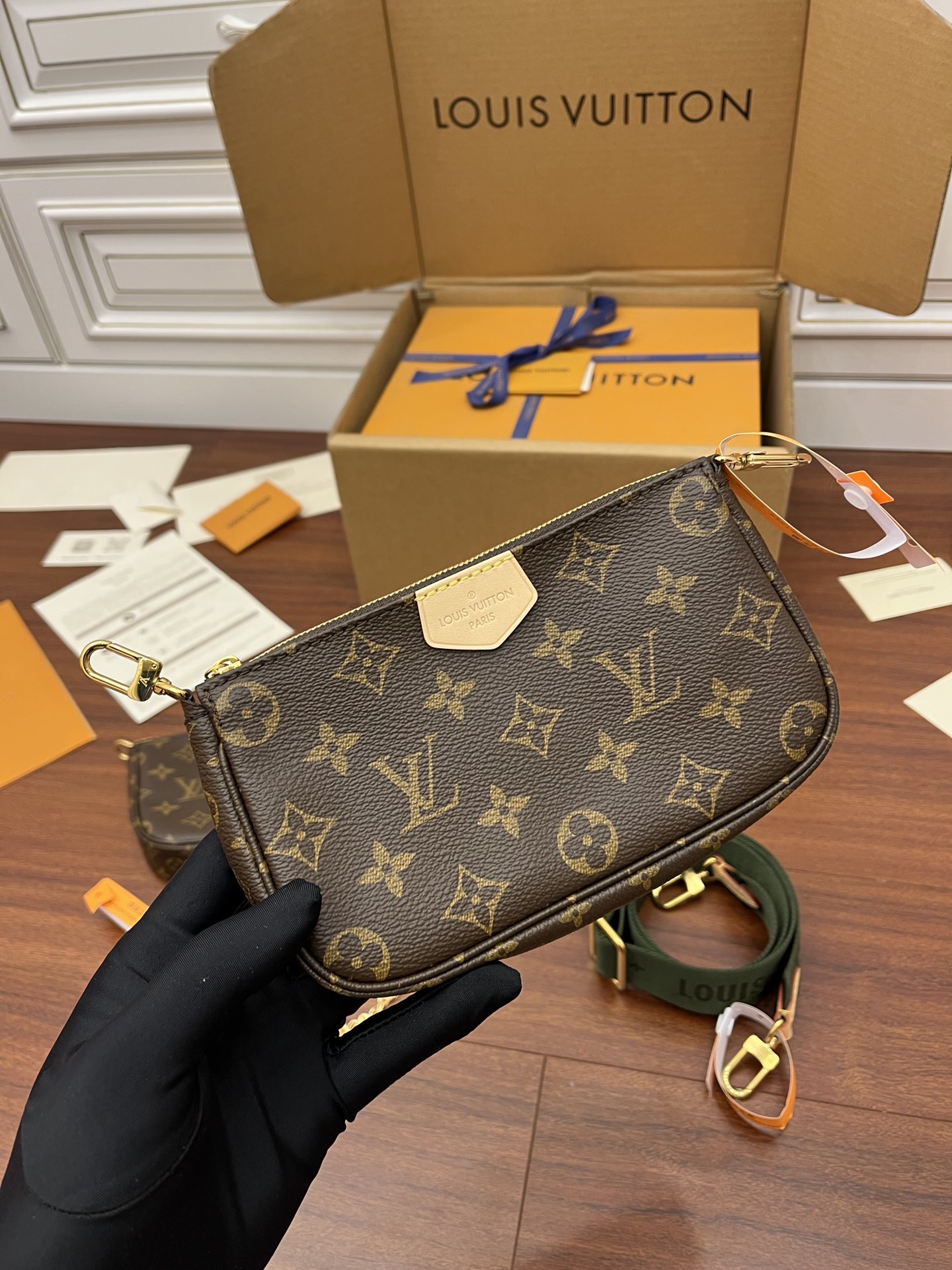 Túi Đeo Chéo Nữ Louis Vuitton LV Multi Pochette Accessoires M44813 Màu Xanh Rêu