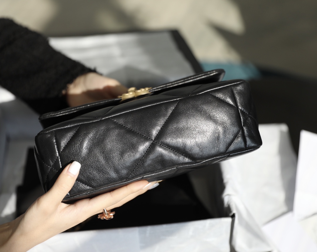 Túi xách Chanel C19 Bag đen 
