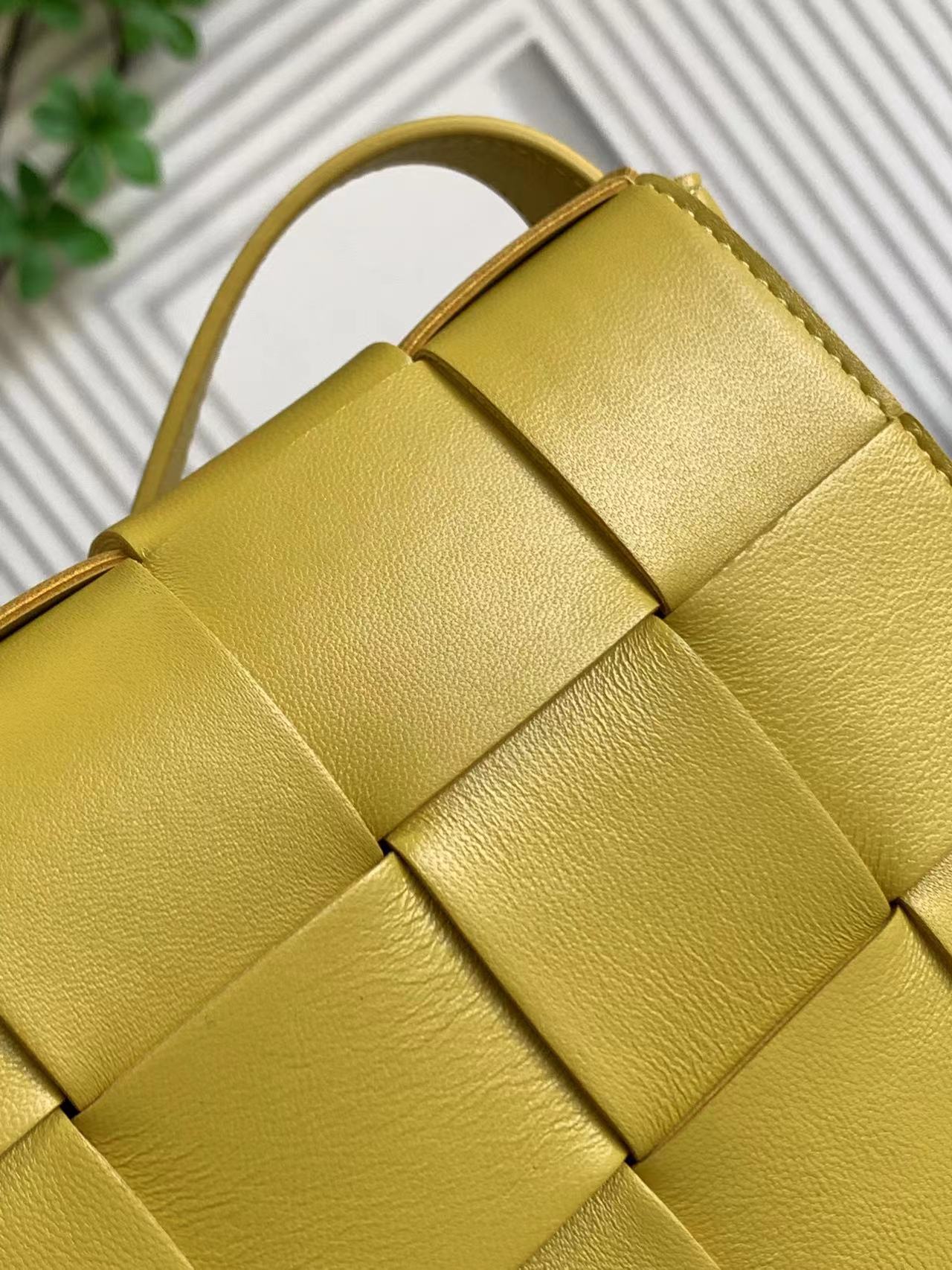 Bottega Veneta Cassette Màu vàng 