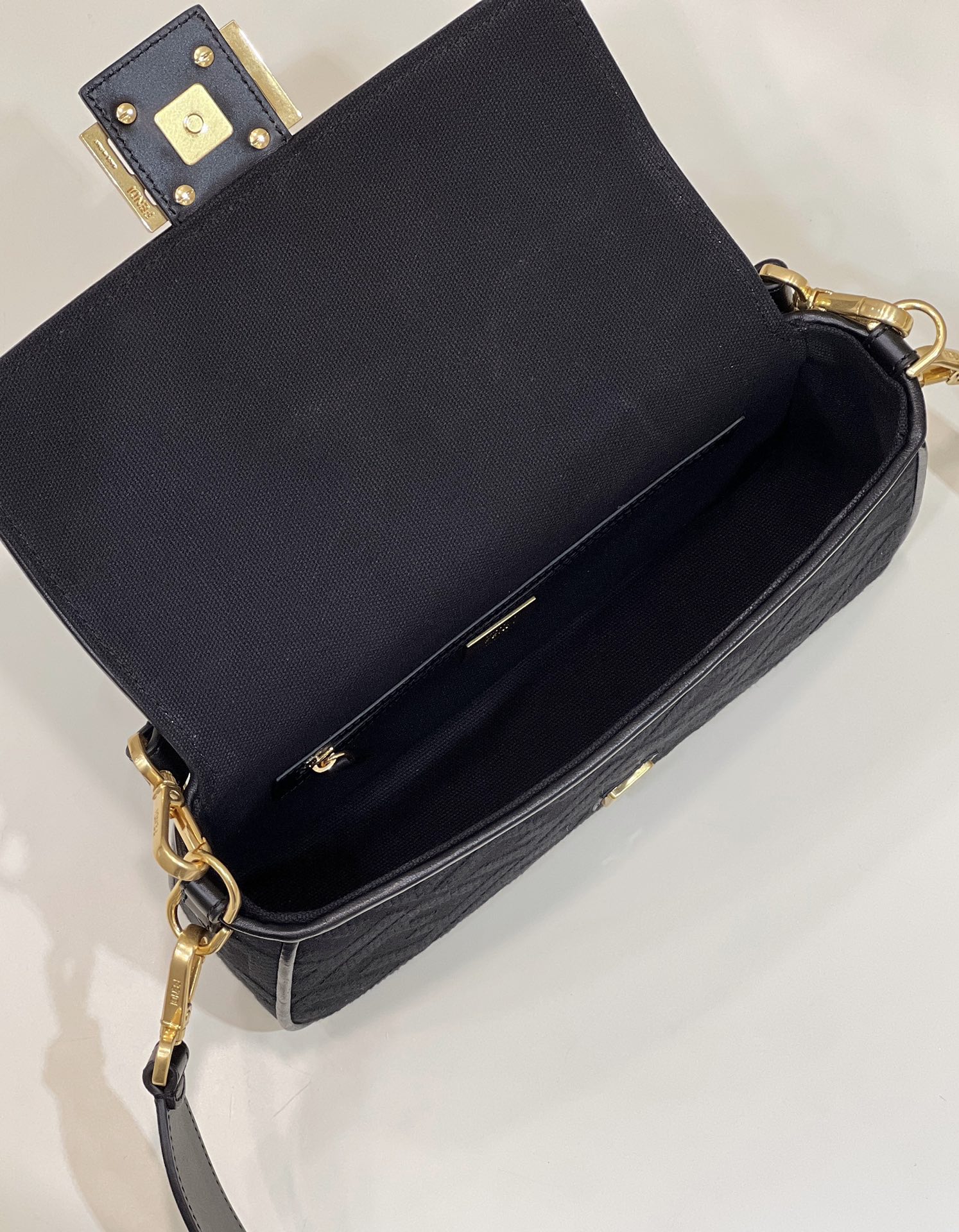 TÚI CỔ ĐIỂN 8598 FENDI 