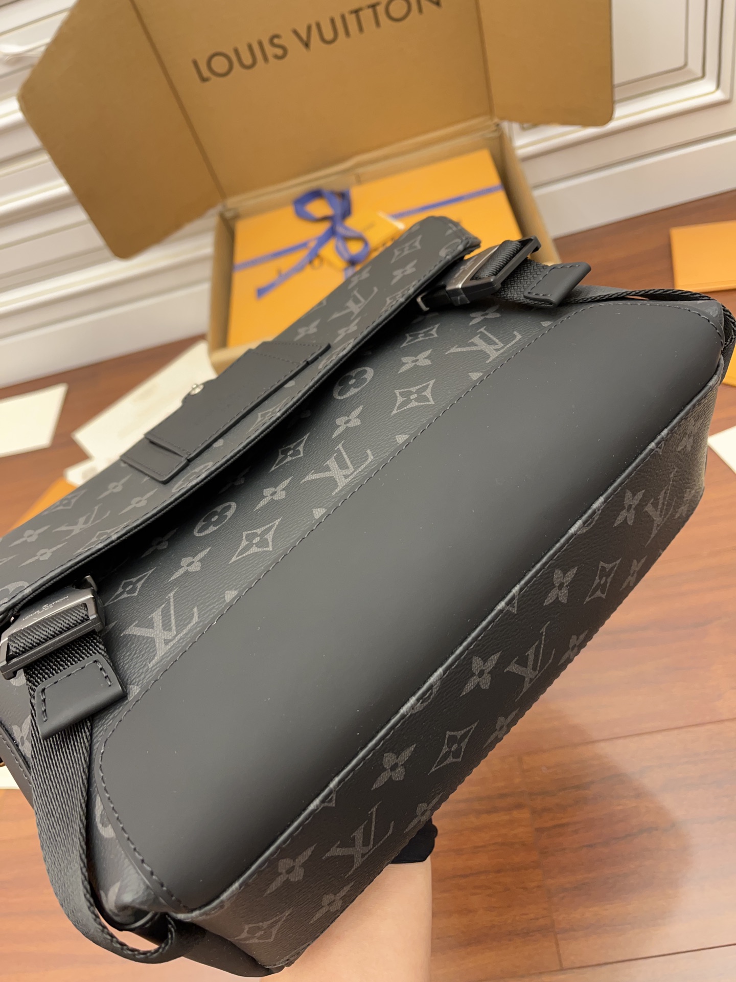 Túi xách Sac Messenger PM VoyagerM40511