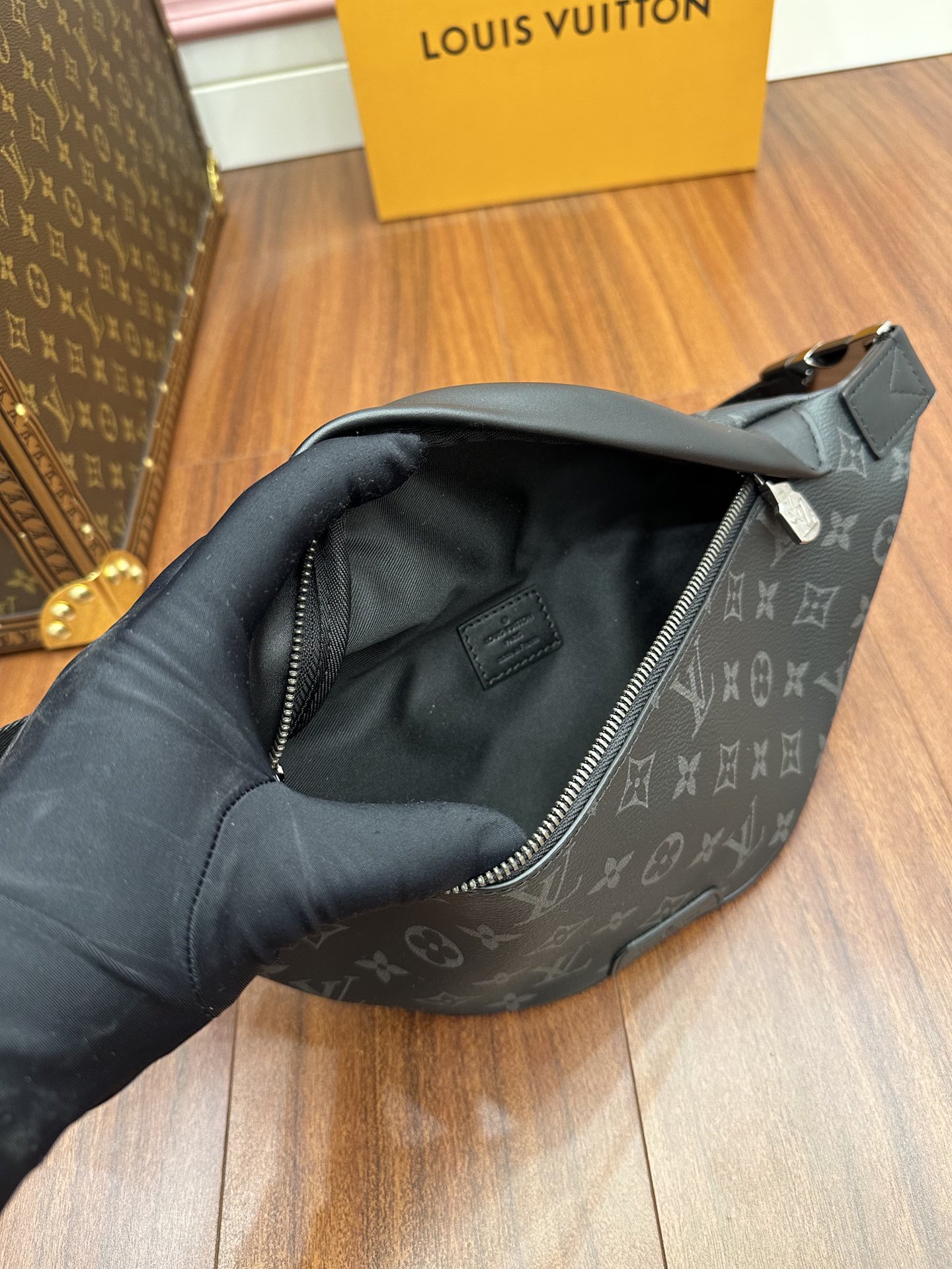 Túi Đeo Hông Louis Vuitton Discovery PM M46035
