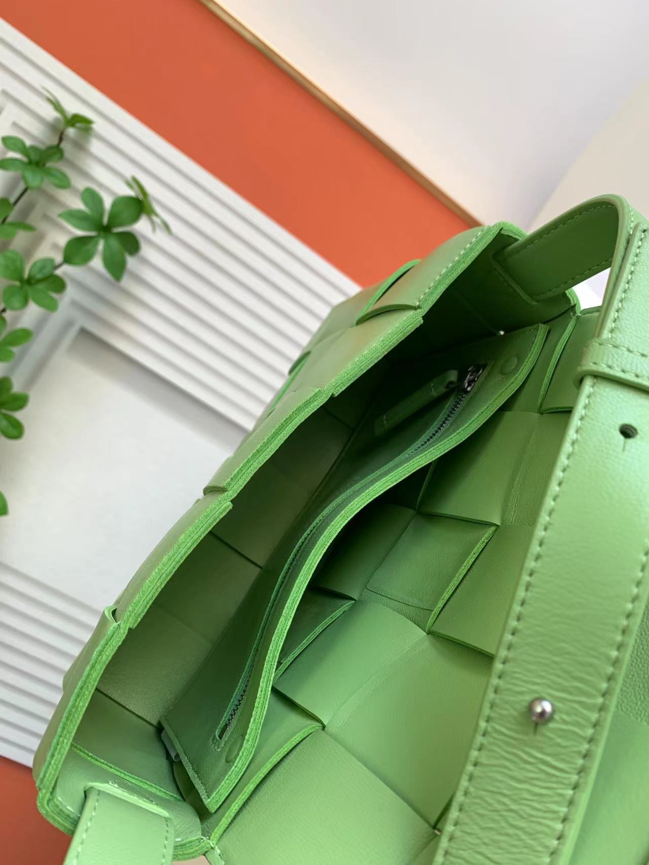 Bottega Veneta Cassette Màu Xanh Lá