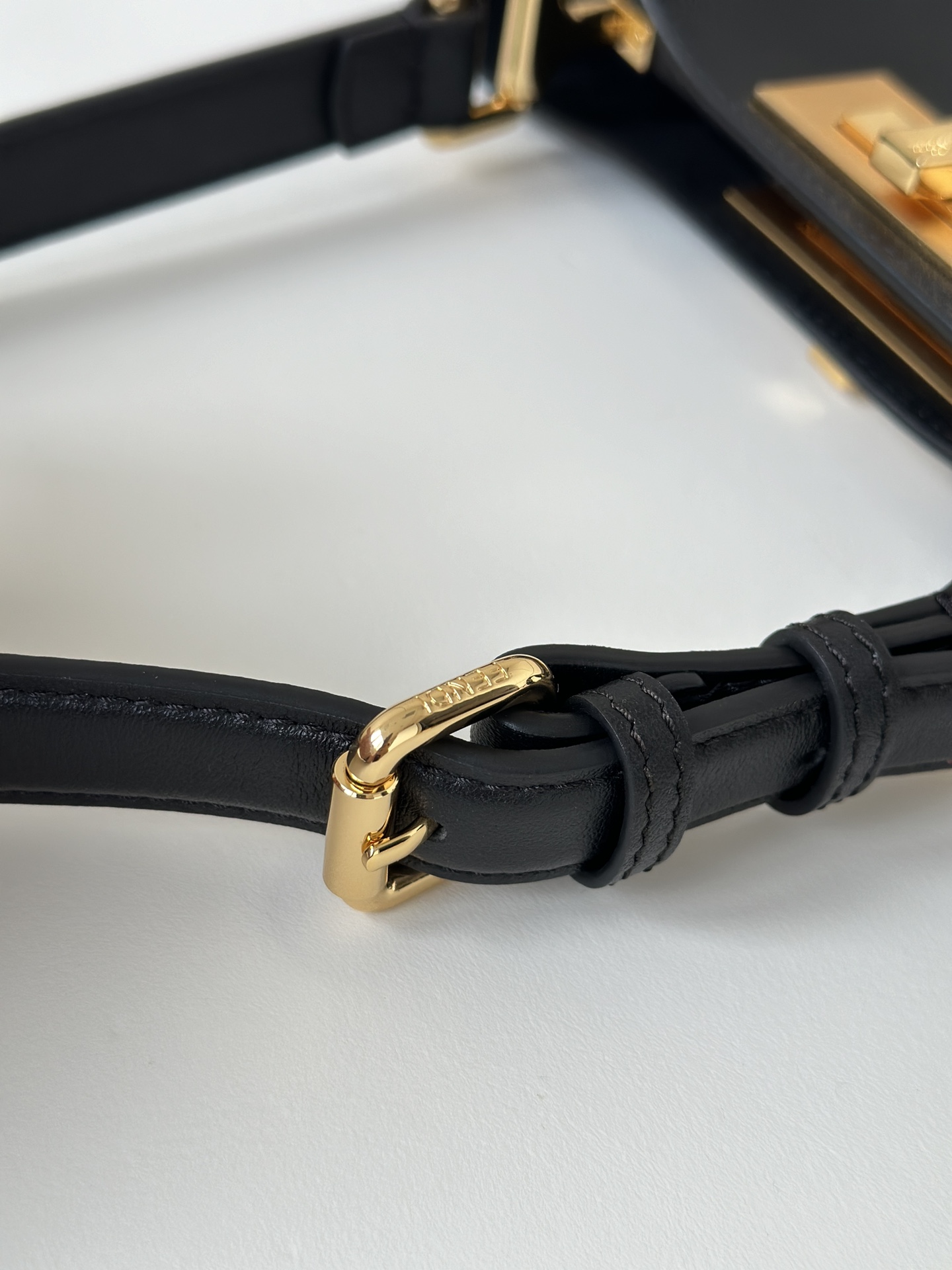 TÚI XÁCH NỮ FENDI 80172 MÀU ĐEN 