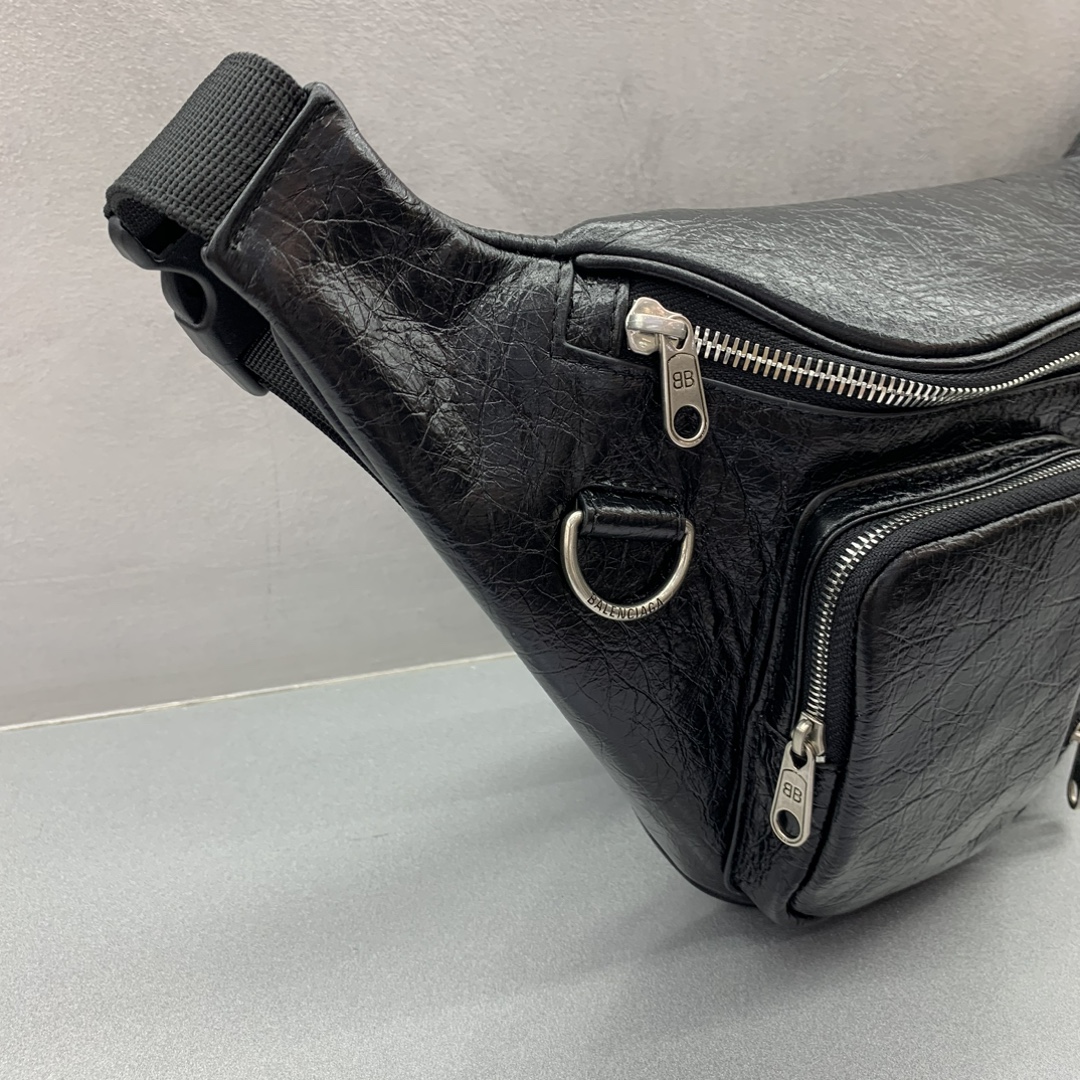 TÚI ĐEO CHÉO BALENCIAGA 703143950 MÀU ĐEN 