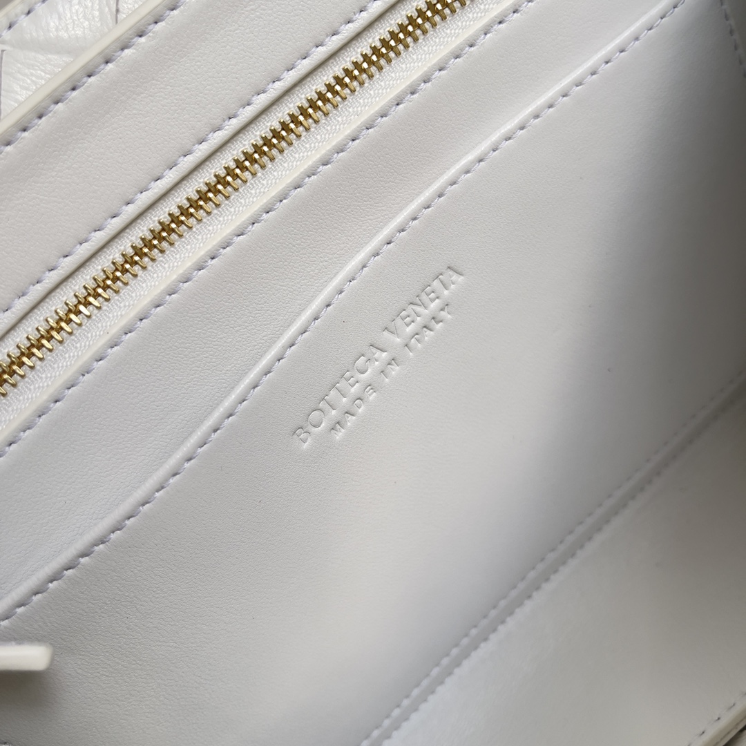 Túi xách nữ bottega veneta màu trắng 754990