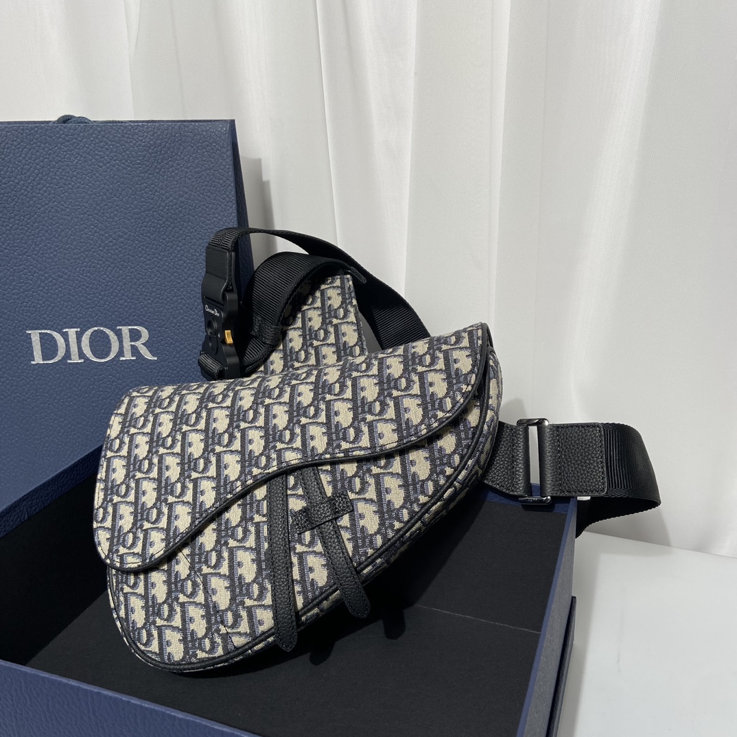 Túi Xách Nam Dior Sadle Màu Trắng 9001