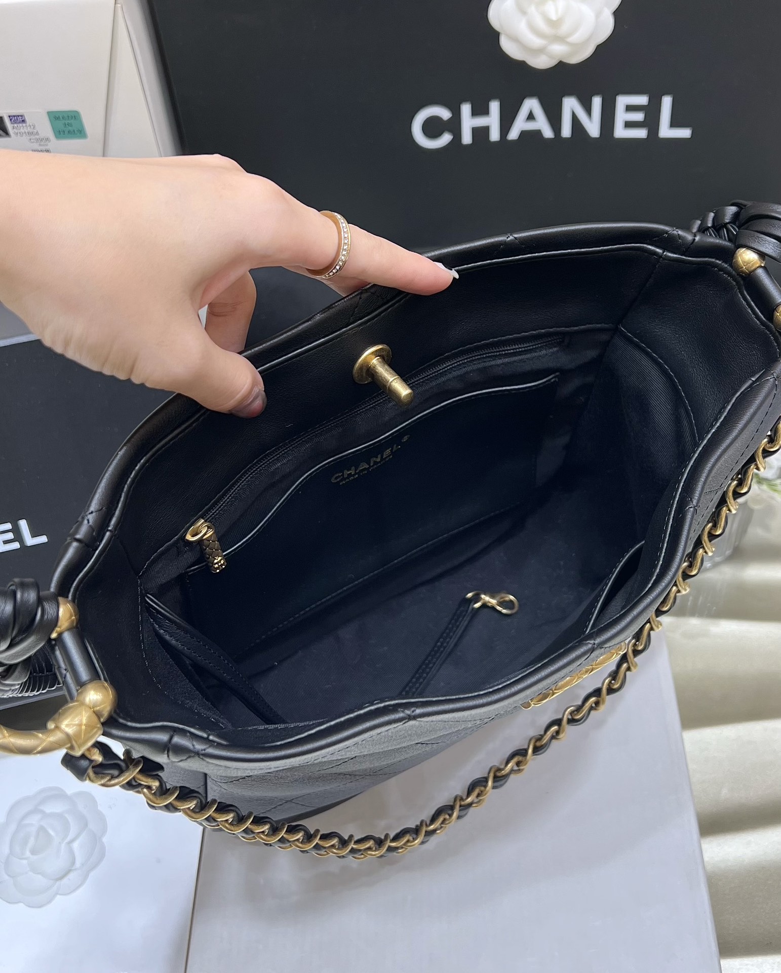 Túi Xách Chanel AP4210 Màu Đen 