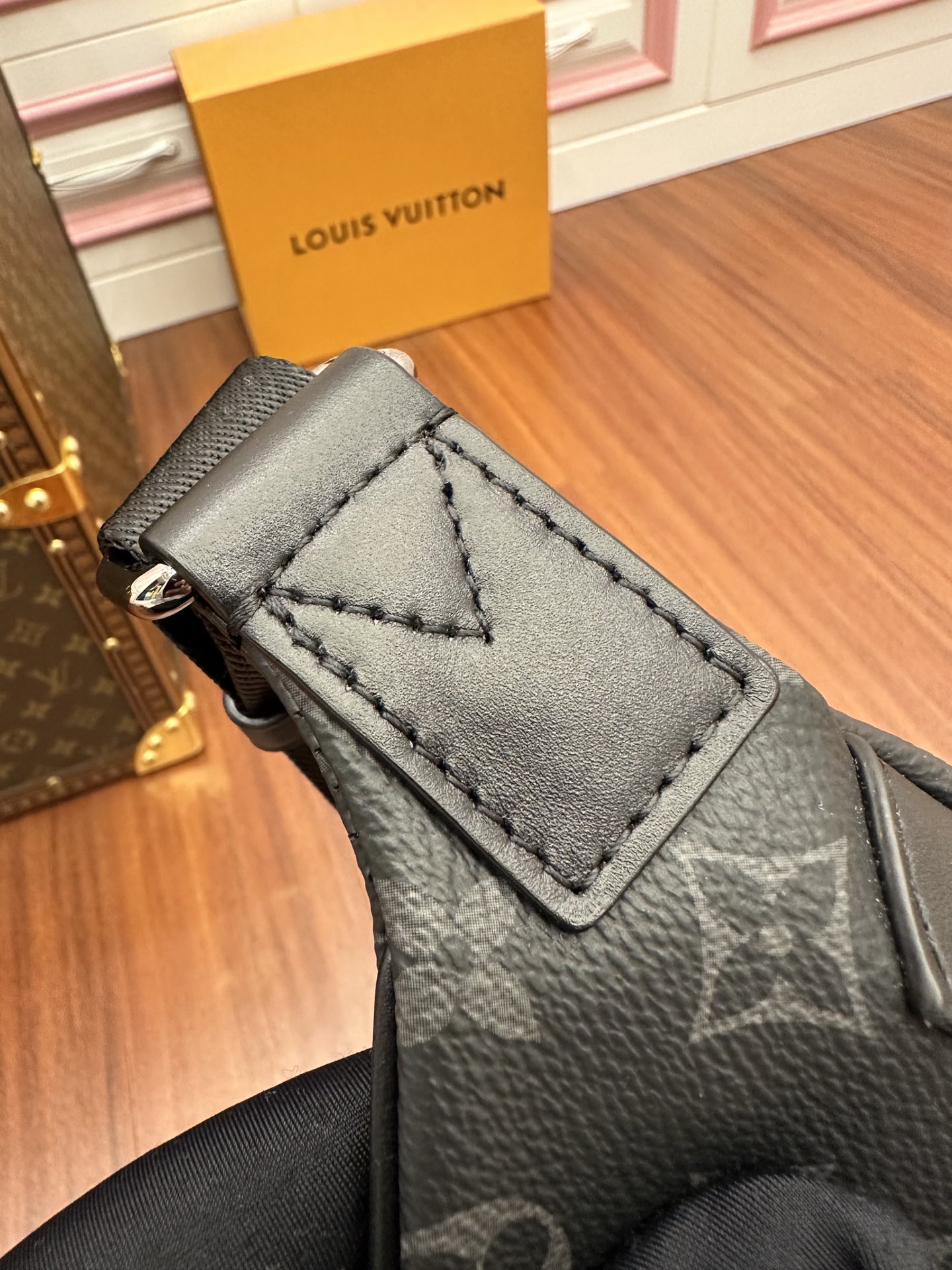 Túi Đeo Hông Louis Vuitton Discovery PM M46035