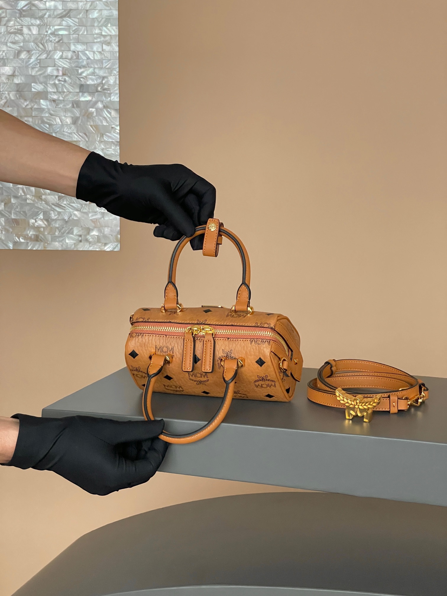 MCM AREN ESSENTIAL 03CO001 (BROWN)