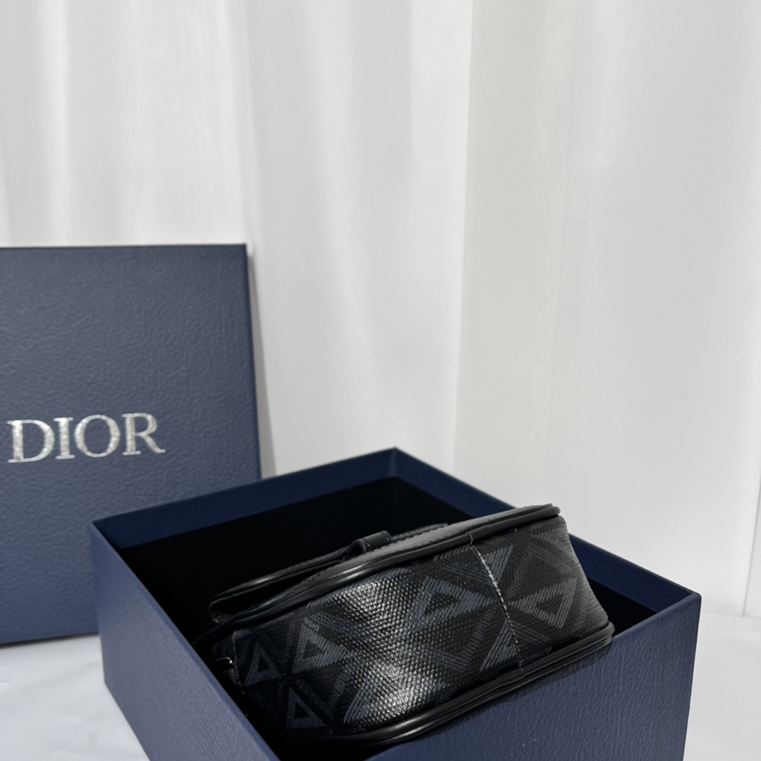 Túi Xách Nam Dior Hit the Road Màu Đen 9945