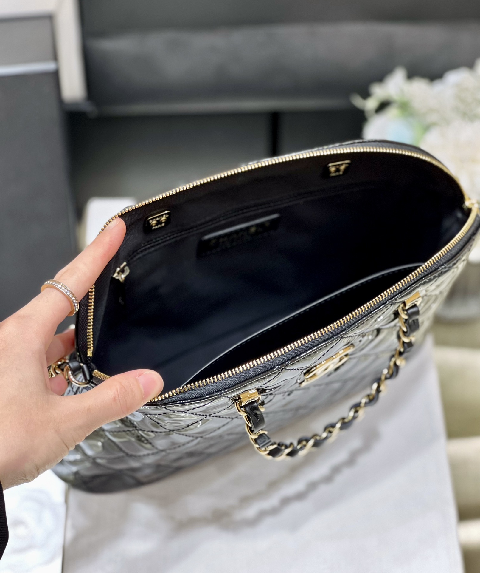 Túi Xách Chanel AS3969 Màu Đen Da Bóng