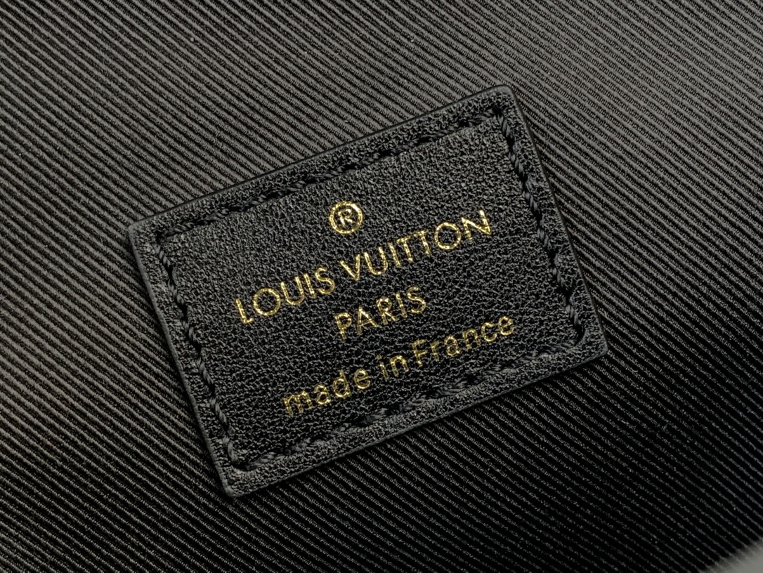 Túi Đeo Chéo Louis Vuitton LV Steamer Wearable Wallet M81746 Màu Đen