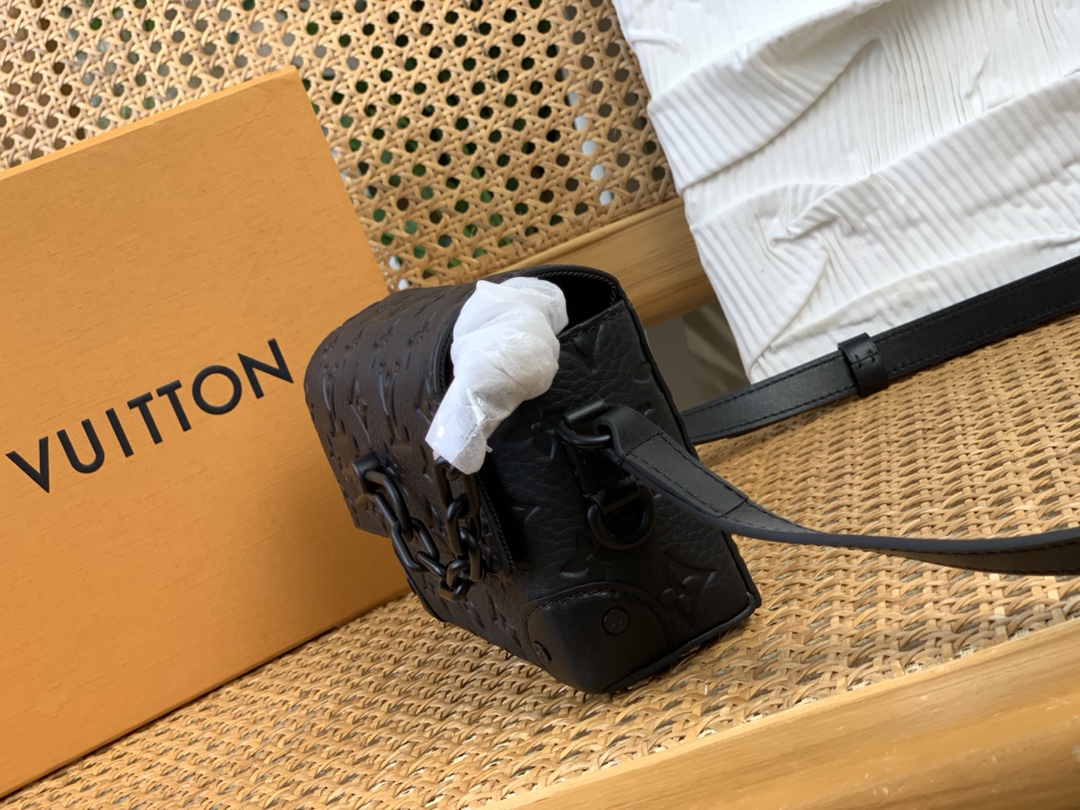 Túi Đeo Chéo Louis Vuitton LV Steamer Wearable Wallet M81746 Màu Đen